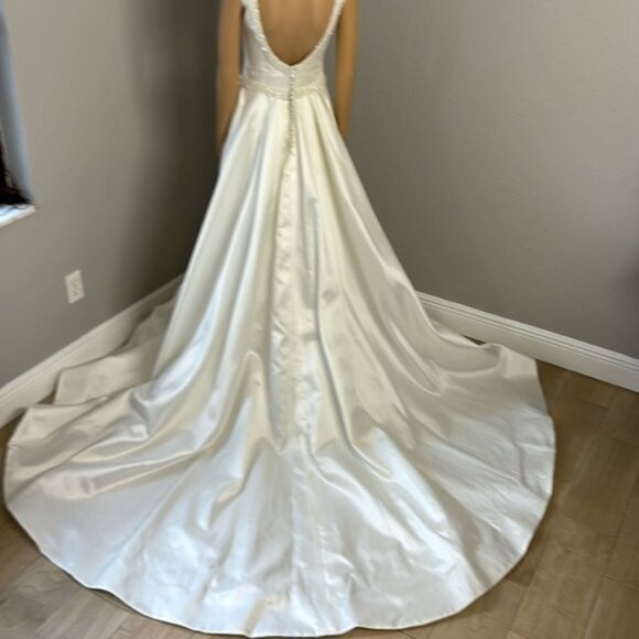 Narin Moda Simple Chic Wedding Dress  A-line Size 8 - Picture 4 of 15